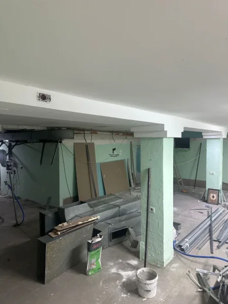 Tirane, jepet me qera dyqan Kati -1, 175 m² 800 € (VASIL SHANTO)