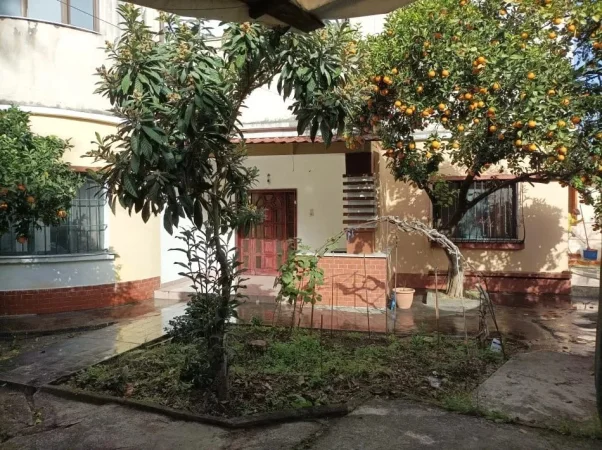 Tirane, jepet me qera Shtepi Private 2+1 Kati 1, 120 m² 400 € (Pranë me Ish Sheshin Shqiponja, Laprakë,Tiranë)