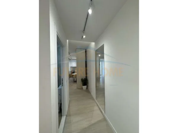 Tirane, jepet me qera apartament 1+1 Kati 1, 55 m² 550 € (Komuna e Parisit)
