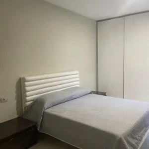 Tirane, jepet me qera Apartament 2+1,Mobiluar, Çmimi 67.000 Lekë të Reja, tek Rrethrrotullimi i Selitës, Rruga Zallit, Tiranë.