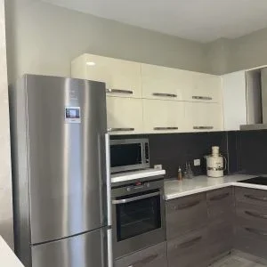 Tirane, jepet me qera Apartament 2+1,Mobiluar, Çmimi 67.000 Lekë të Reja, tek Rrethrrotullimi i Selitës, Rruga Zallit, Tiranë.