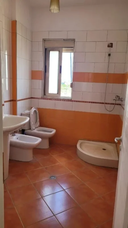 Tirane, jepet me qera apartament 3+1 Kati 7, 200 m² 600 € (Kodra e Priftit)