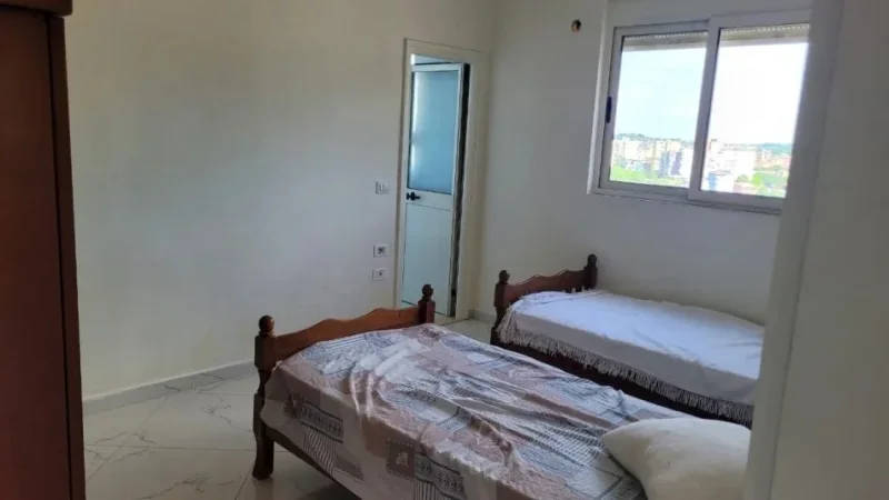 Tirane, jepet me qera apartament 3+1 Kati 7, 200 m² 600 € (Kodra e Priftit)