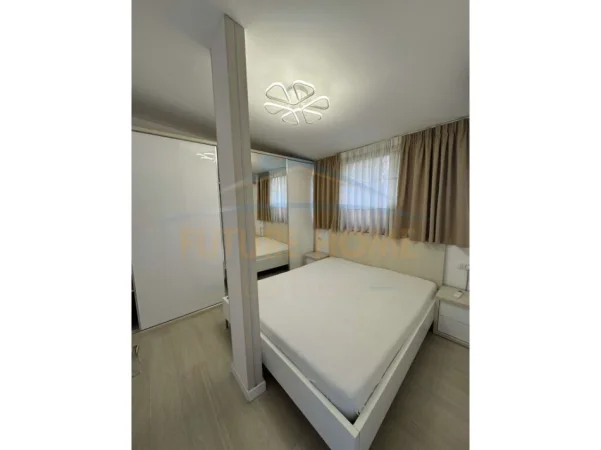 Tirane, jepet me qera apartament 1+1+Ballkon Kati 1, 55 m² 550 € (Komuna e Parisit)