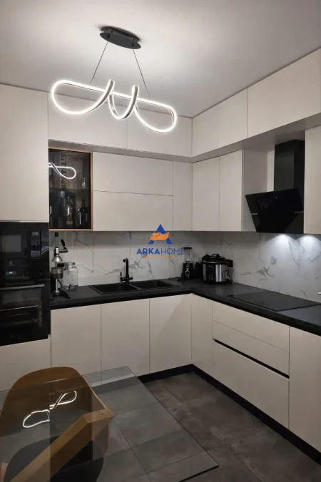 Tirane, shitet apartament 2+1+Ballkon Kati 1, 112 m² 370.000 € 