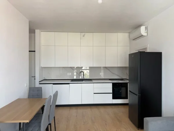 Tirane, jepet me qera apartament 1+1 Kati 5, 62 m² 450 € (jo)