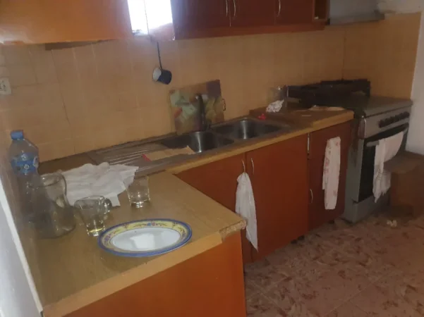 Sarande, shitet 2+1 ka nevojë per rinovim, 500 m² 100.000 €