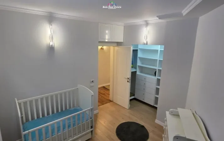 Tirane, jepet me qera apartament 3+1 Kati 2, 118 m² 900 € (rruga e zallit)