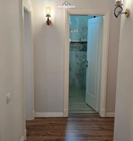 Tirane, jepet me qera apartament 3+1 Kati 2, 118 m² 900 € (rruga e zallit)