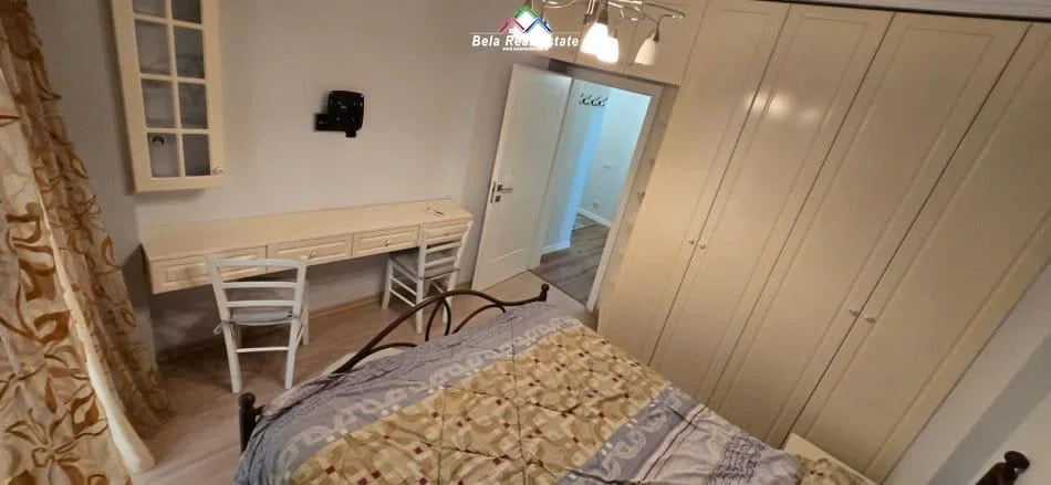 Tirane, jepet me qera apartament 3+1 Kati 2, 118 m² 900 € (rruga e zallit)