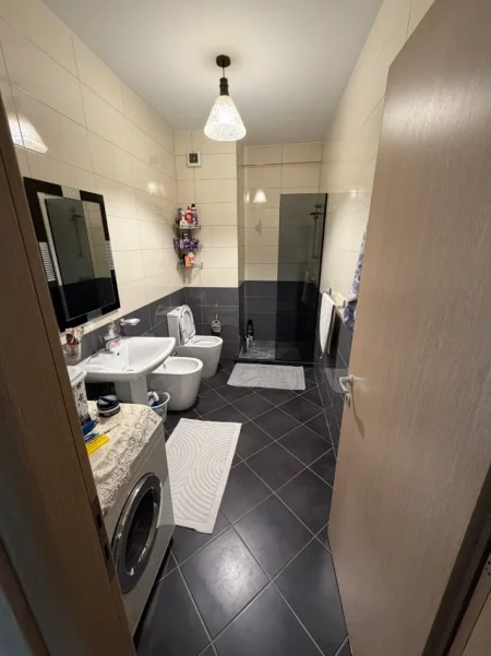 Tirane, shitet apartament 1+1 Kati 3, 90 m² 210.000 € (Jordan Misja)