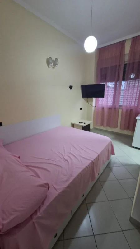 Tirane, jepet me qera apartament 1+1 Kati 3, 50 m² 300 € (Rruga 5 maji)