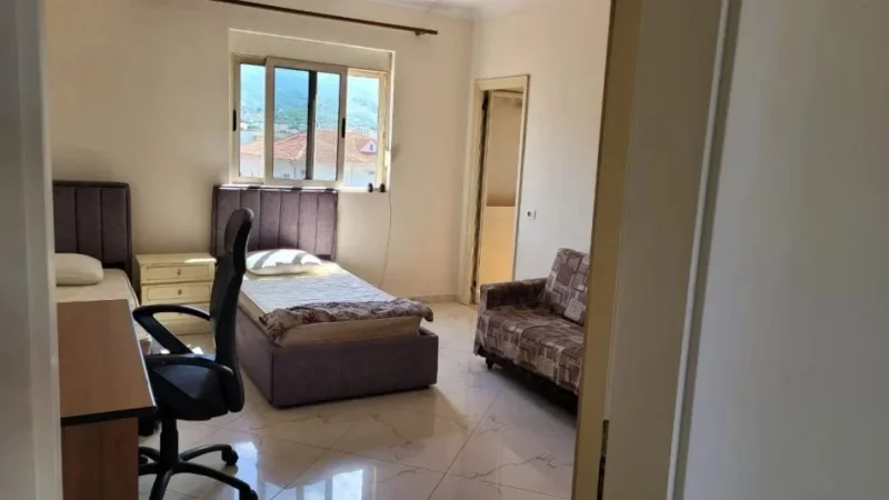 Tirane, jepet me qera apartament+verande | Penthouse 3+1+Ballkon Kati 7, 200 m² 600 € (RRUGA STERIO SPASE)