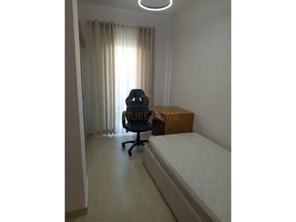 Tirane, jepet me qera apartament 2+1 Kati 3, 80 m² 700 € (Kompleksi Aura)