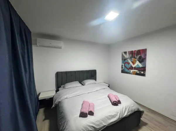 Tirane, jepet me qera apartament 2+1+Ballkon Kati 4, 80 m² 600 € (Në Qendër të Tiranës)