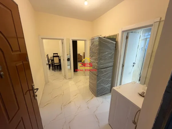Vlore, jepet me qera apartament 1+1+Ballkon Kati 1, 70 m² 280 € (Rruga 7 Nëntori)