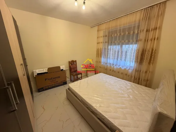 Vlore, jepet me qera apartament 1+1+Ballkon Kati 1, 70 m² 280 € (Rruga 7 Nëntori)
