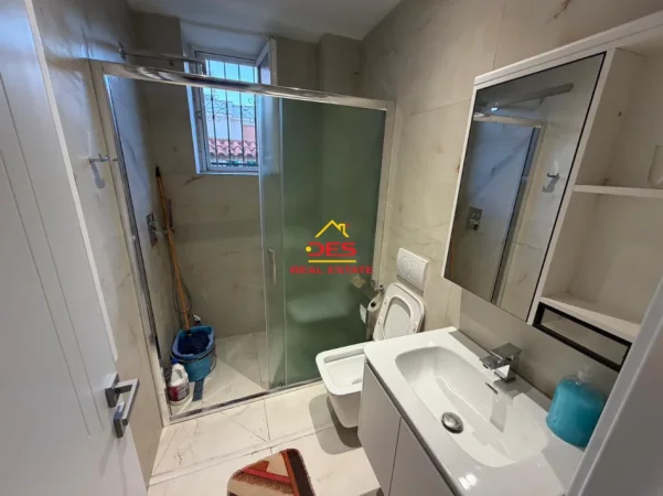 Vlore, jepet me qera apartament 1+1+Ballkon Kati 1, 70 m² 280 € (Rruga 7 Nëntori)