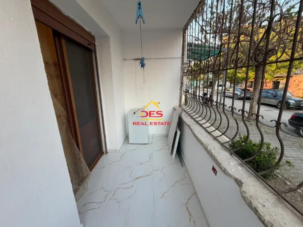 Vlore, jepet me qera apartament 1+1+Ballkon Kati 1, 70 m² 280 € (Rruga 7 Nëntori)