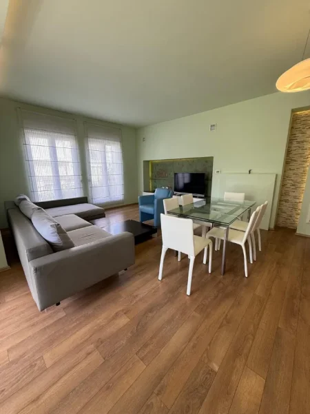 Tirane, jepet me qera Vile 3+1 , 170 m² 2.800 € (White House, TEG)