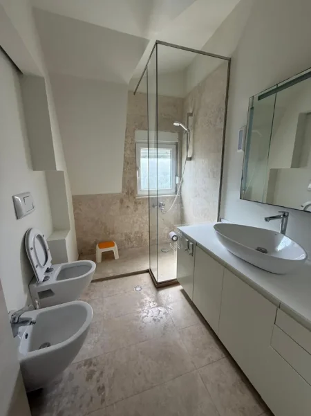 Tirane, jepet me qera Vile 3+1 , 170 m² 2.800 € (White House, TEG)