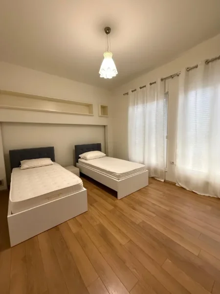 Tirane, jepet me qera Vile 3+1 , 170 m² 2.800 € (White House, TEG)