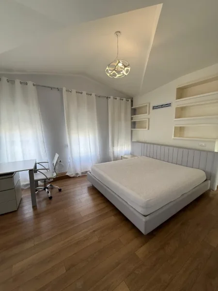 Tirane, jepet me qera Vile 3+1 , 170 m² 2.800 € (White House, TEG)