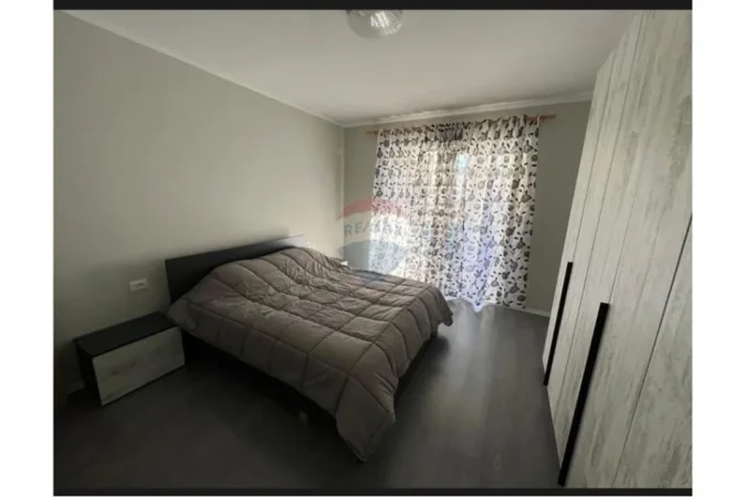 Tirane, jepet me qera apartament 1+1 , 60 m² 450 € (5 maji)