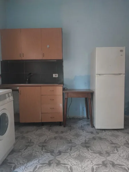 Tirane, jepet me qera garsonier Kati 1, 25 m² 230 € (Rruga e kavajes)