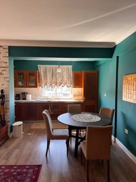 Tirane, jepet me qera apartament 2+1+Ballkon Kati 9, 87 m² 750 € (Rruga e Kavajes)