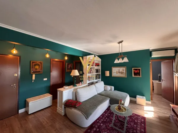 Tirane, jepet me qera apartament 2+1+Ballkon Kati 9, 87 m² 770 € (PRANË AMBASADËS GJERMANE RRUGA E KAVAJES)