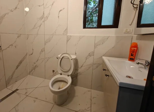 Tirane, jepet me qera apartament 1+1 Kati 2, 380 € (shkolla gjon buzuku)
