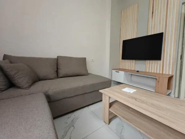 Tirane, jepet me qera apartament 1+1 Kati 2, 380 € (shkolla gjon buzuku)