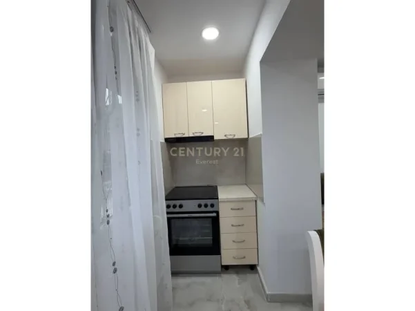 Tirane, jepet me qera apartament 2+1 Kati 2 ,Te Pediatria, 61 m² 600 €