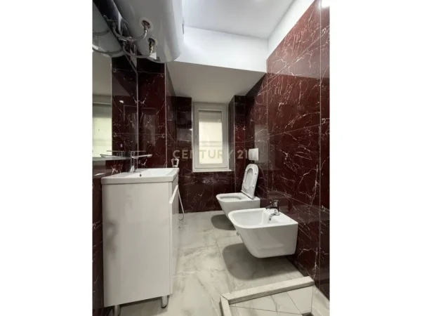 Tirane, jepet me qera apartament 2+1 Kati 2 ,Te Pediatria, 61 m² 600 €