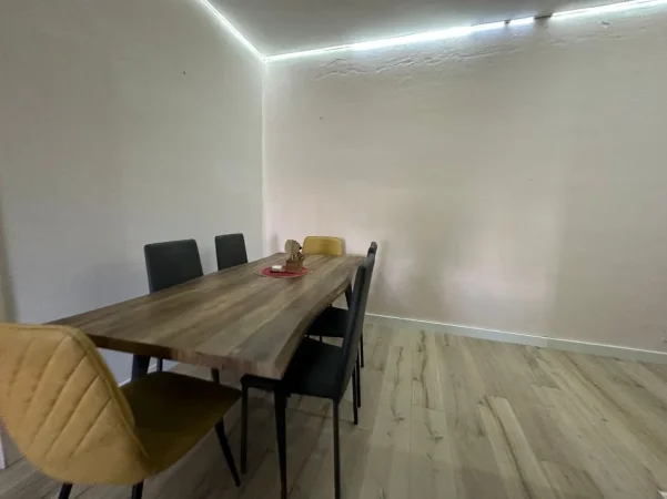 Tirane, jepet me qera apartament 2+1 Kati 2, 107 m² 400 € (Fresk prane AutoKalaja)