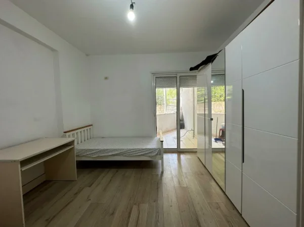 Tirane, jepet me qera apartament 2+1 Kati 2, 107 m² 400 € (Fresk prane AutoKalaja)