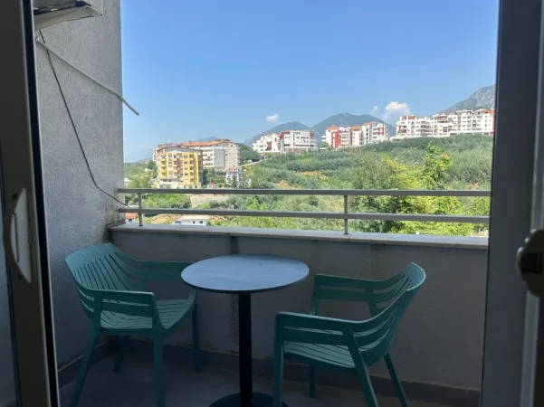 Tirane, jepet me qera apartament 2+1 Kati 2, 107 m² 400 € (Fresk prane AutoKalaja)