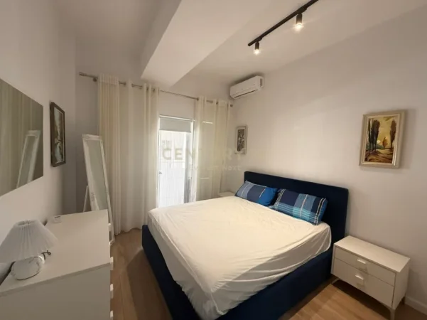 Tirane, jepet me qera apartament 1+1 Kati 1, prane Petroninit. 40 m² 600 €