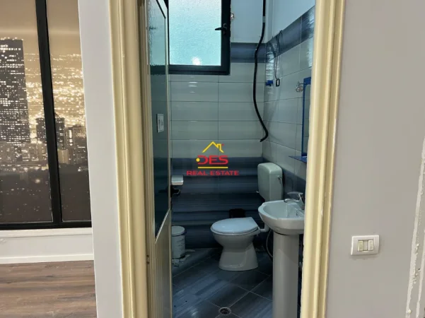 Vlore, jepet me qera ambjent biznesi Kati 0, 96 m² 1.100 € (Bulevadi Vlorë-Skelë)