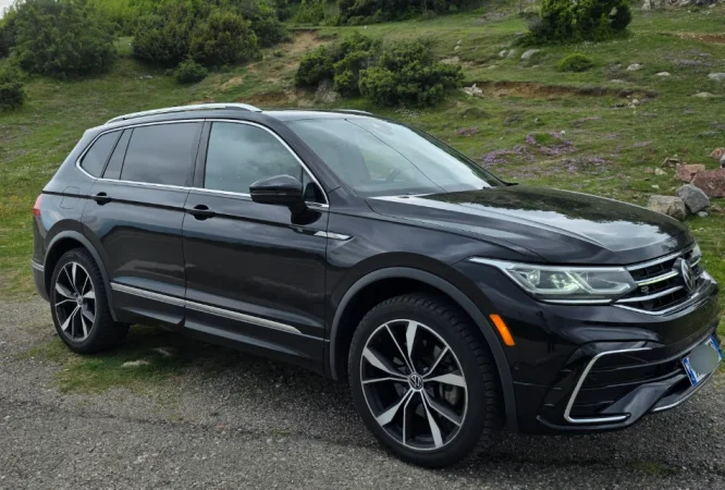 Tirane, shes makine Tiguan 2022 SEL R Line Versioni face-lift 2.0 benzine automat extrafull Benzin, e zeze automatik Kondicioner 162.000 km 21.500 €