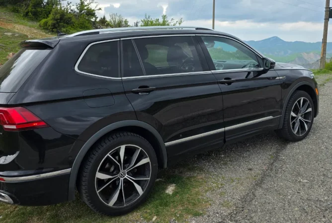 Tirane, shes makine Tiguan 2022 SEL R Line Versioni face-lift 2.0 benzine automat extrafull Benzin, e zeze automatik Kondicioner 162.000 km 21.500 €