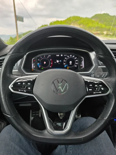 Tirane, shes makine Tiguan 2022 SEL R Line Versioni face-lift 2.0 benzine automat extrafull Benzin, e zeze automatik Kondicioner 162.000 km 21.500 €