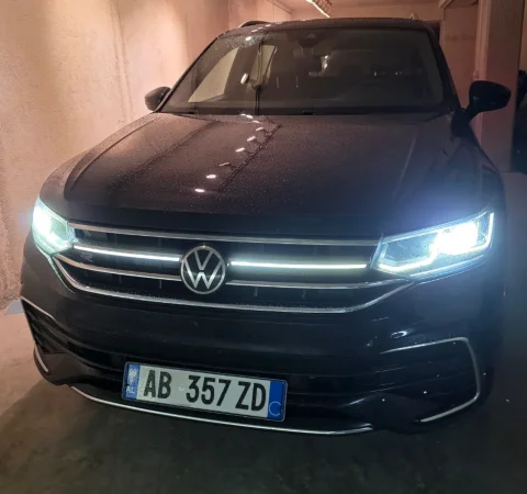 Tirane, shes makine Tiguan 2022 SEL R Line Versioni face-lift 2.0 benzine automat extrafull Benzin, e zeze automatik Kondicioner 162.000 km 21.500 €