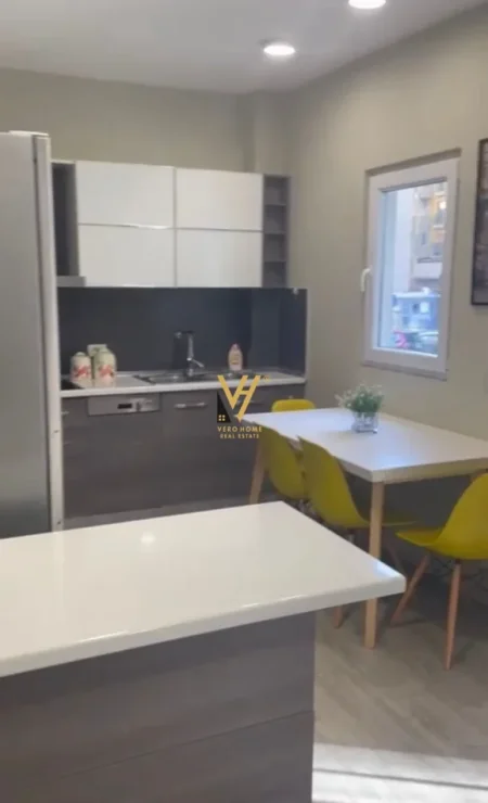 Tirane, jepet me qera apartament 2+1+Ballkon Kati 1, 98 m² 670 € (KODRA E DIELLIT)