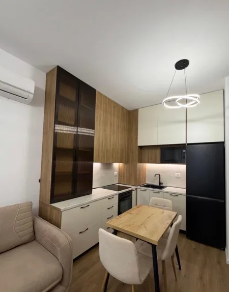 Tirane, jepet me qera apartament 1+1+Ballkon Kati 6, 50 m² 450 € (Kompleksi Kadiu)