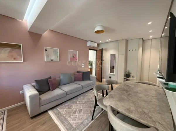 Tirane, jepet me qera apartament 2+1 Kati 6, 60 m² Bllok 1000 euro