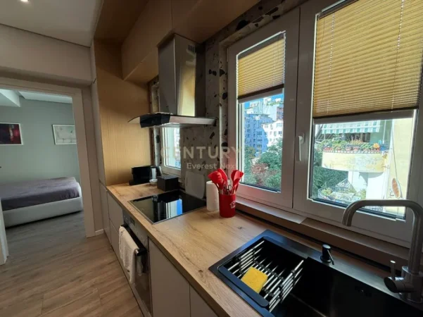 Tirane, jepet me qera apartament 2+1 Kati 6, 60 m² Bllok 1000 euro