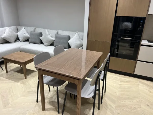 Tirane, jepet me qera apartament 1+1 Kati 4, (myslym shyri)