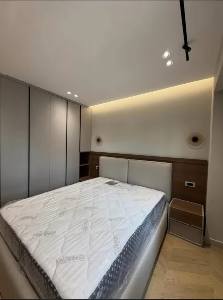 Tirane, jepet me qera apartament 1+1 Kati 4, (myslym shyri)